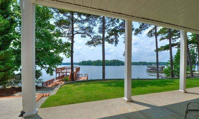 New London Casa | Escapada frente al lago para la familia!