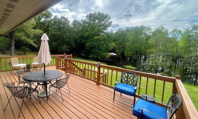 West Monroe Casa | Lakefront Getaway, The Perch-Deck, Grill, Fire Pit, Fun!