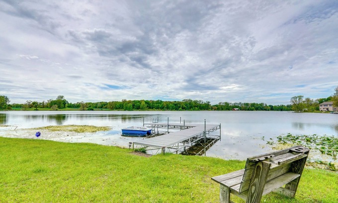 Athens Casa | Lakefront Getaway w/ Dock in Akron