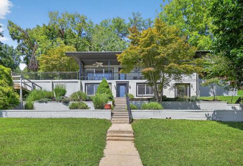 Lynn Garden Casa | Lakefront Getaway with Private Dock & Scenic Views home