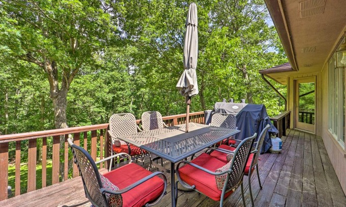 Bella Vista Casa | Lakefront Getaway with Private Dock and Kayaks!