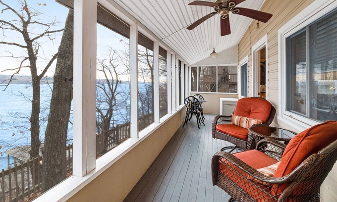 Valois Cabaña | Lakefront getaway with a private dock, full kitchen, sunroom, & deck