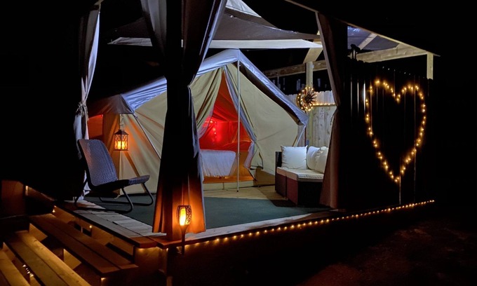 Mouth Of Pedernales Cama Y Desayuno | Lakefront Love Getaway: Winery, Kayaks, SUPs, Yoga, Massage, Krause Springs!