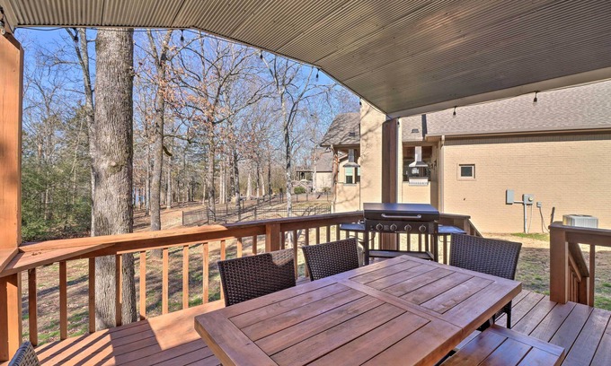 Greers Ferry Cabina | ¡NUEVO! Lakefront Greers Ferry Cabin w / Boat Slip!