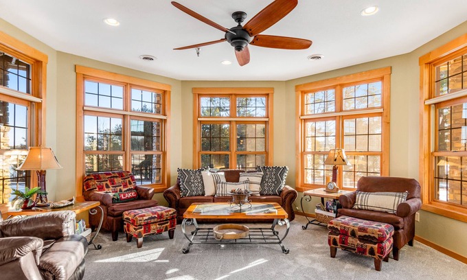Three Lakes Condominio | Lakefront, ground-floor condo with fireplace, patio, private grill & firepit