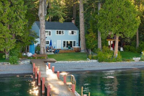 Homewood Casa | Lakefront Haven by AvantStay Minutes to Ski Resorts Private Dock