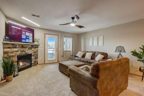 Lake Delton Casa | Lakefront Haven for Families Golfers and Girls Trips