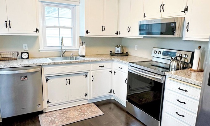 Columbia Heights Casa | Lakefront hideaway in the city