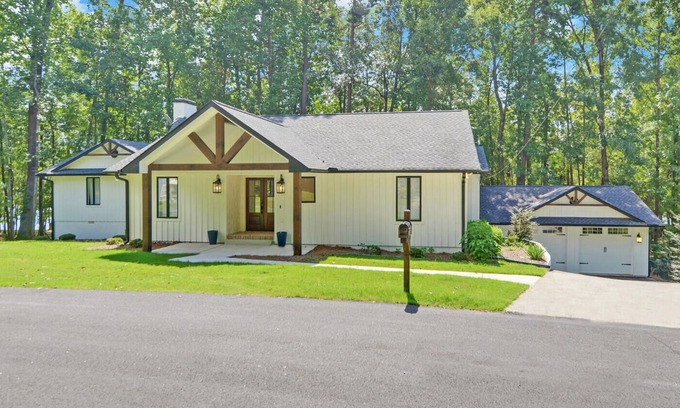 Gumlog Casa | Lakefront Hideaway on Hartwell
