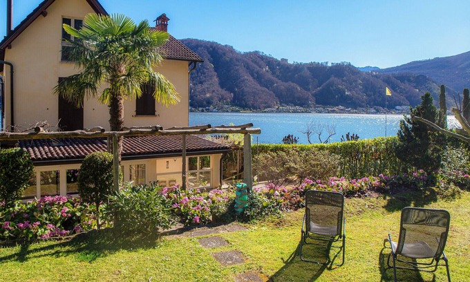 Caslano Casa | Lakefront historic house in Caslano (MERIGGI LAKEFRONT)