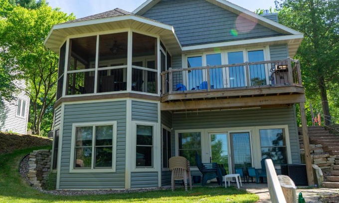 Waupaca Casa | Lakefront Home 4 Bedroom 4 Bath Sleeps 12