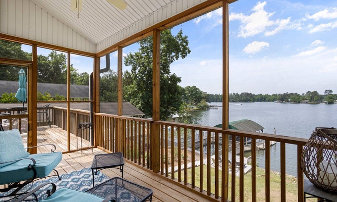New London Casa | Lakefront Home- 7 bedroom 4.5 bath- Sleeps 16 + Game Room, PS-4 - Badin Lake, NC