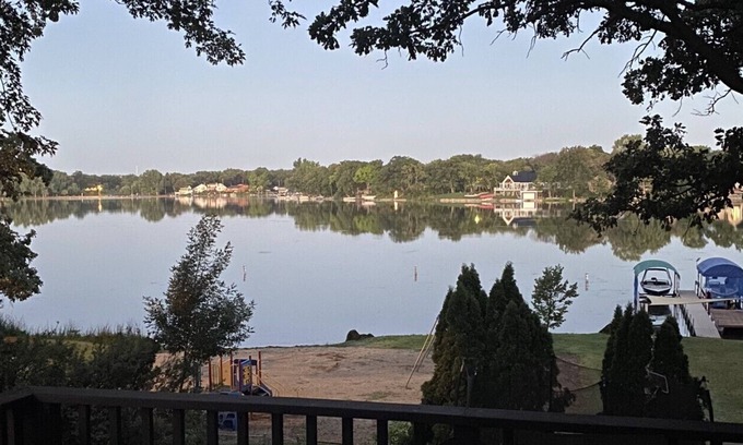 Paddock Lake Casa | Lakefront home. Beach and park.