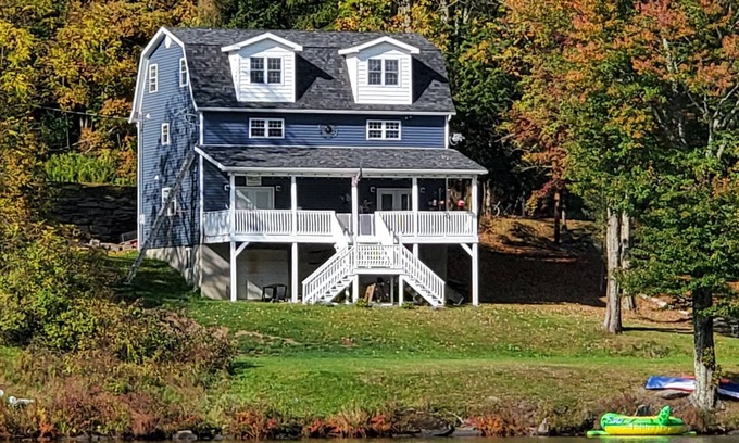 Kingsley Casa | Lakefront home. Close to elk mountain ski. Swim tube boat fish.. summer fun!