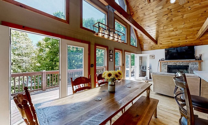 Tazewell Cabina | Lakefront home - dog-friendly, private dock, two fireplaces, and central AC