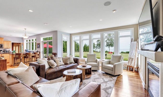 Newton Casa | Lakefront Home Offering Sweeping Views of Lake Michigan with Beach Access