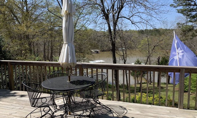 Anderson Casa | Lakefront home on Lake Hartwell. Covered boat slip, swim deck. Kayaks to use.