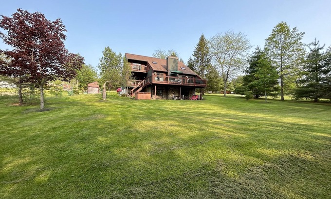 Highland Lake Casa | Lakefront home on five acres