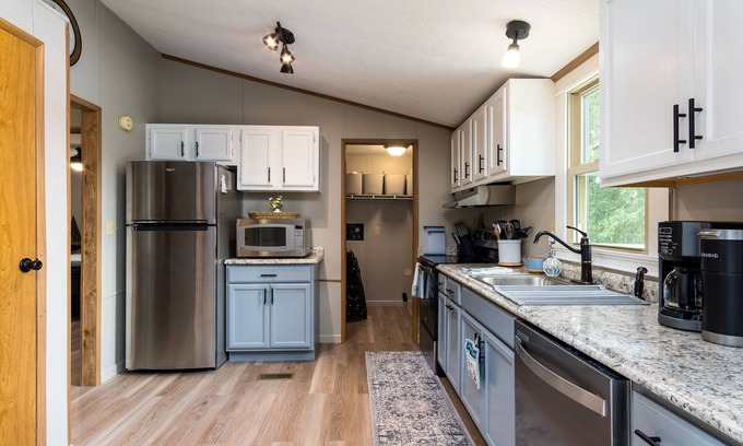 Piney Flats Casa | Lakefront home, peaceful setting, beautiful views of the lake and floating dock.