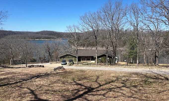 Omaha Casa | LAKEFRONT HOME - TABLE ROCK LAKE