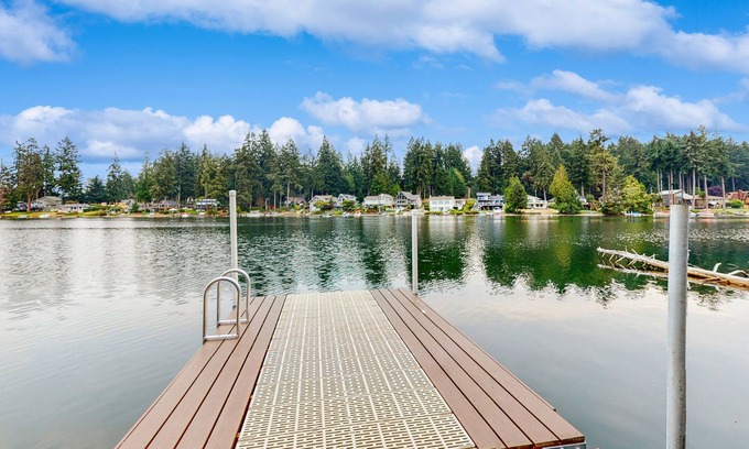 Anderson Island Casa | Lakefront home w/modern kitchen, wifi, great views & private dock