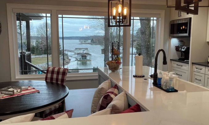 Lake Norman of Catawba Casa | Lakefront home with private beach & gourmet kitchen