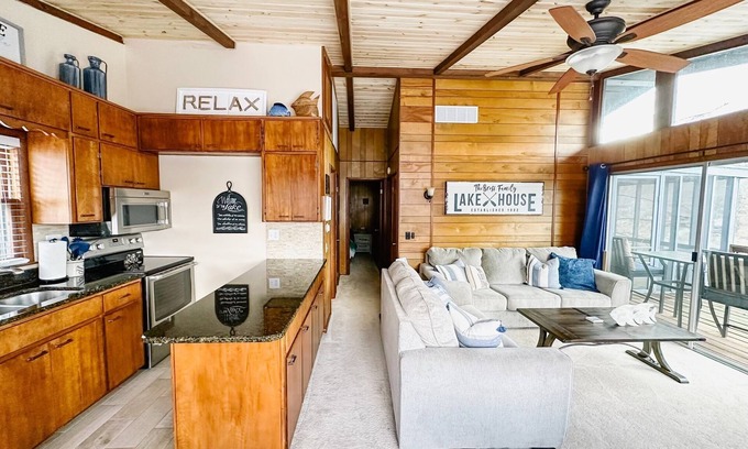 Gravois Mills Casa | Lakefront Home with Private Dock and Slip