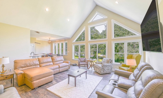 Mineral Casa | Lakefront home with dock, washer/dryer, firepit & AC - dog-friendly