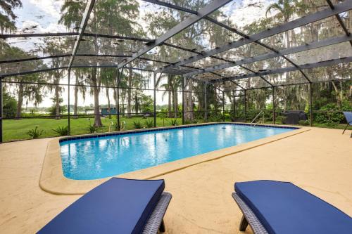 Edgewood Casa | Lakefront Home with Hot Tub and Dock in Orlando!