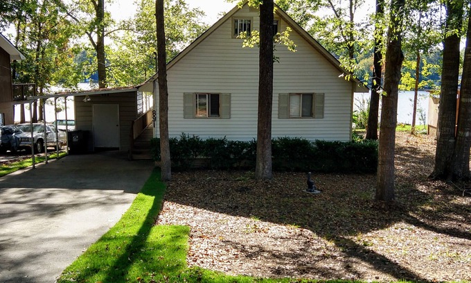 Macon Casa | casa frente al lago con kayaks en una comunidad de lago cerrada en Macon, Georgia