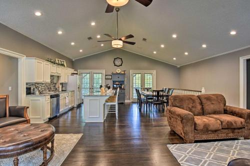 Piney Casa | Lakefront Home with Private Dock in Hot Springs!