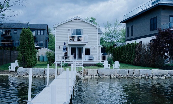 Lochmere Casa | Lakefront home with private dock on Lake Winnisquam