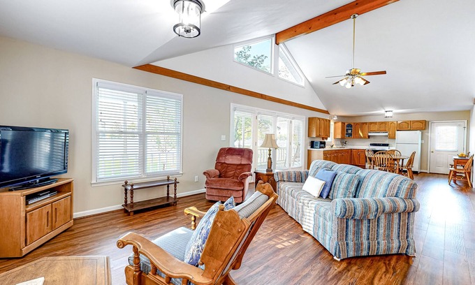Prosperity Casa | Lakefront Home with Central AC, WiFi, Lake Views, & Private Washer/Dryer