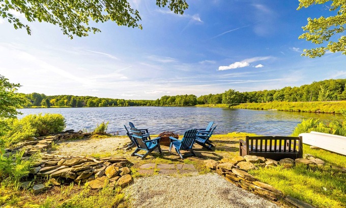 Gouldsboro Casa | Lakefront, Hot Tub, Dog Friendly, Resort Amenities