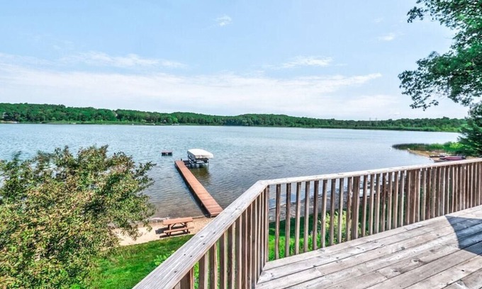 Nazareth Casa | Lakefront, Hot Tub & Swimming Beach in K'zoo