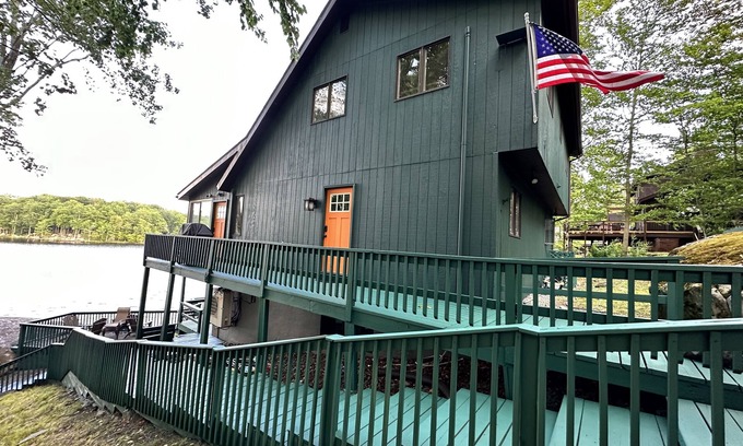Wallenpaupauk Lake Estates Casa | LAKEFRONT House - dock -kayaks-paddle boards-fishing-beach on Roamingwood Lake
