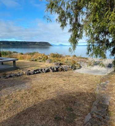 Waitahanui Casa | Lakefront House Stunning Sunsets