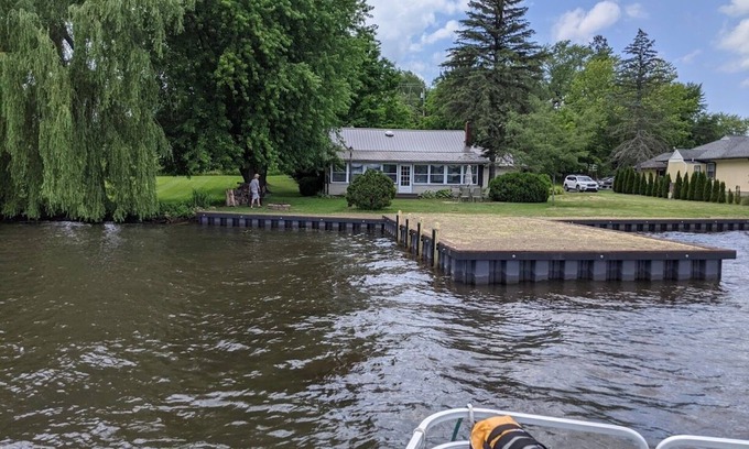 Conneaut Lake Cabina | Lakefront house with land dock