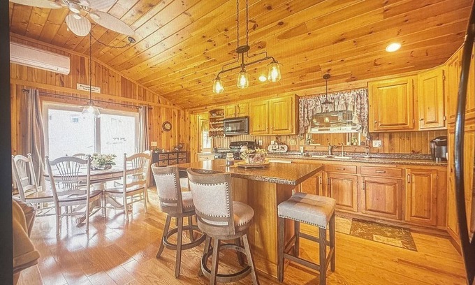 New Hampton Casa | Lakefront House with Beautiful Views