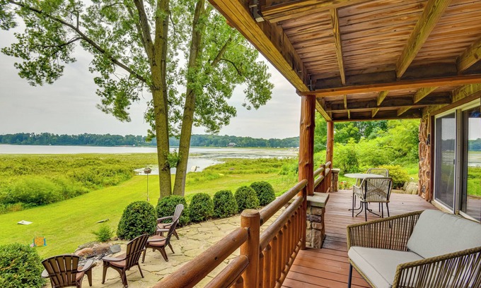 Jones Cabina | Lakefront Jones Cabin w/ Private Dock & Game Room!