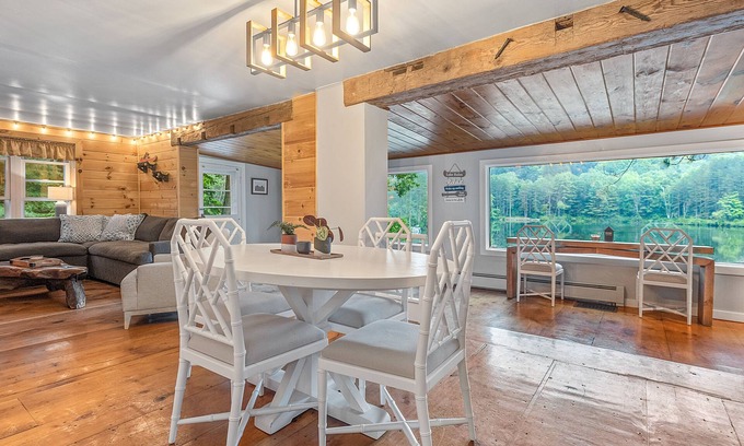 Maryland Casa | Lakefront, Kayaks, Firepit, great baseball stay!