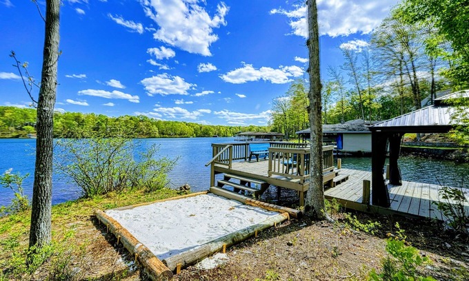 Mineral Casa | Lakefront Lake Anna - Boat Dock, Views, Games