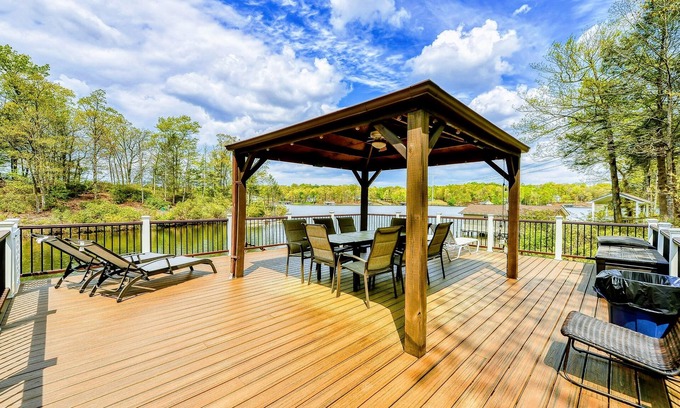 Mineral Casa | Lakefront Lake Anna Views, Boat Dock, Firepit, Deck