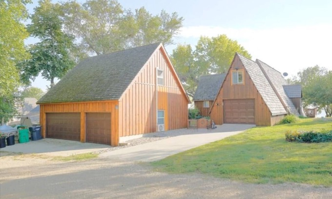 Hamlin County Cabina | Lakefront Lake Poinsett Cottage with Private Beach