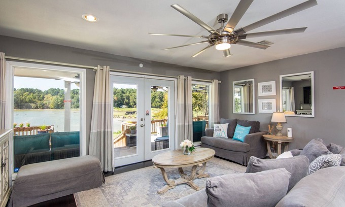 Pointblank Casa | Lakefront Living at the Cove