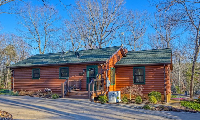 Mineral Casa | Lakefront living with direct beach access, two docks, boat house, firepit, & bar