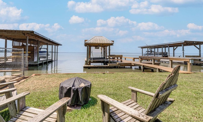 West Livingston Casa | Lakefront Livingston Retreat w/ Dock & Fire Pit!