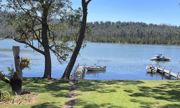 Lake Conjola Casa | Lakefront location with private jetty