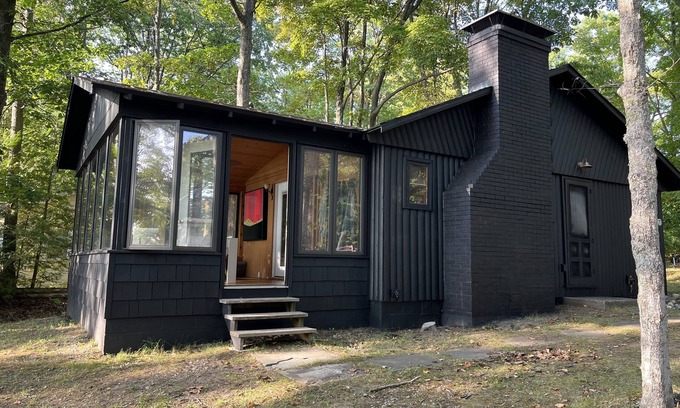 Carp Lake Cabaña | Lakefront Log Cabin with Contemporary touches