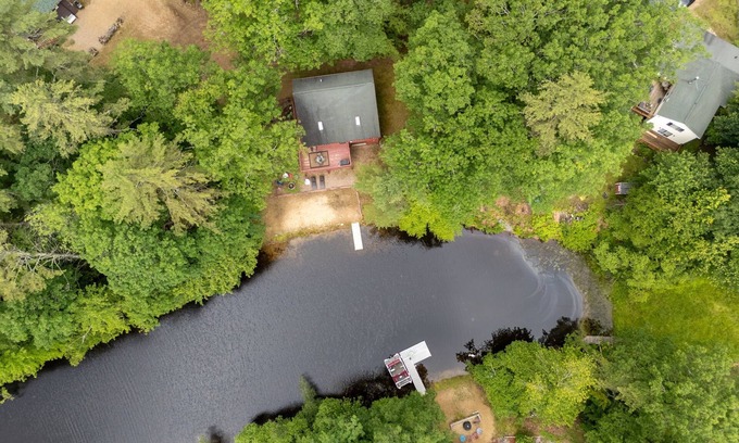 Barnstead Casa | Lakefront Log Home | Pedal Boat | Kayaks | AC